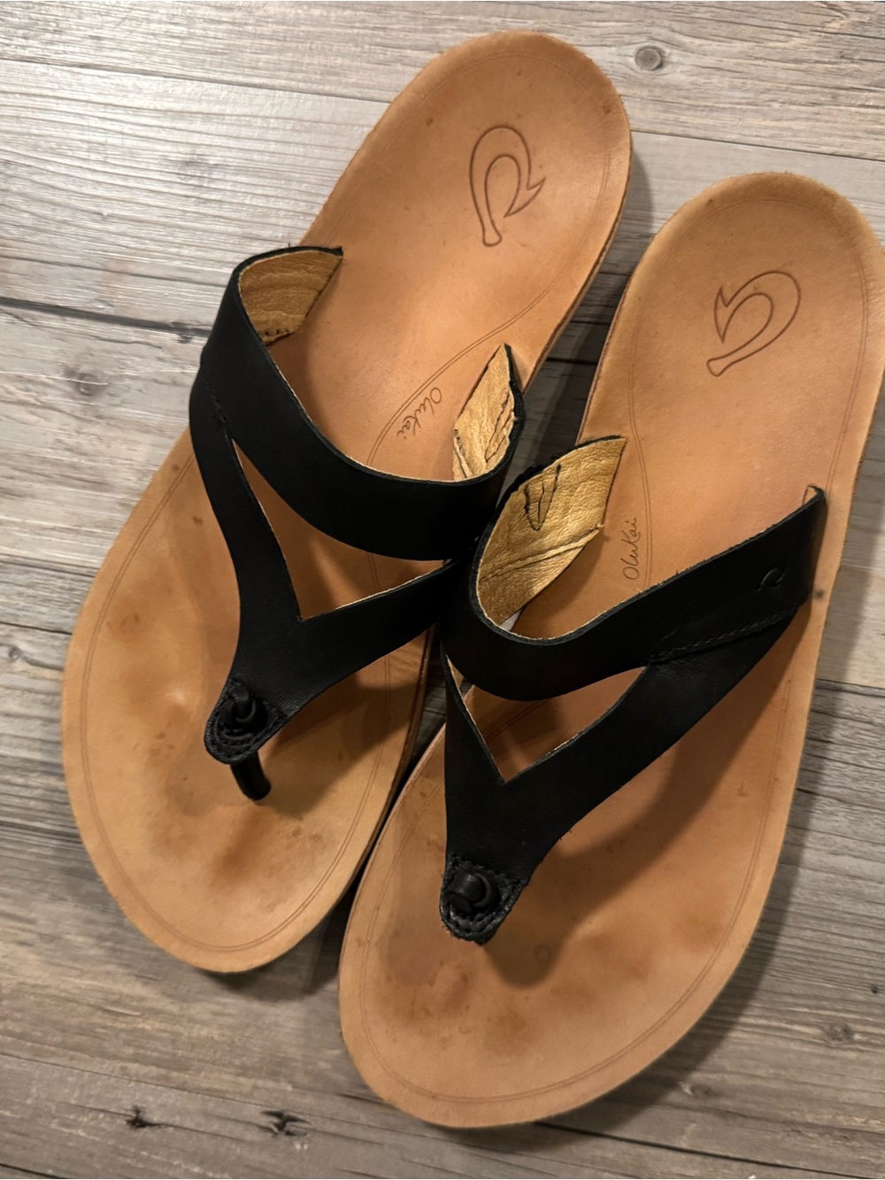 OluKai Women's Black Leather Sandals - excellent condition